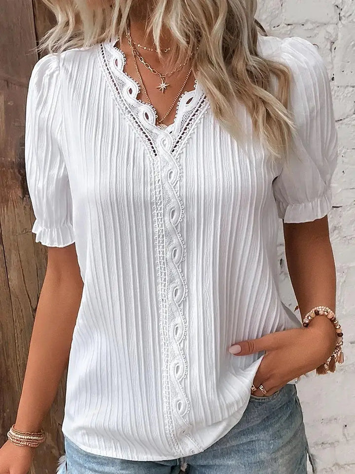 Femme Aarhus™ | Mira – Feminin top med spidsdetaljer