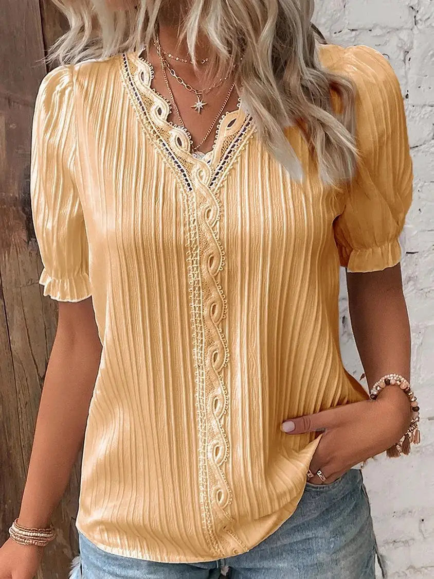 Femme Aarhus™ | Mira – Feminin top med spidsdetaljer