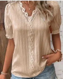 Femme Aarhus™ | Mira – Feminin top med spidsdetaljer