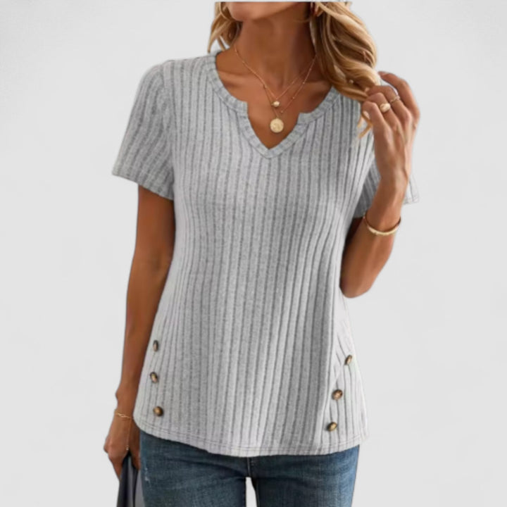 Femme Aarhus™ | Elsa – V-hals top med diskrete detaljer