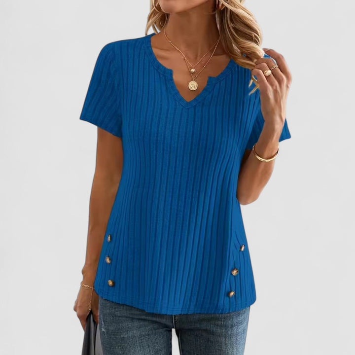 Femme Aarhus™ | Elsa – V-hals top med diskrete detaljer