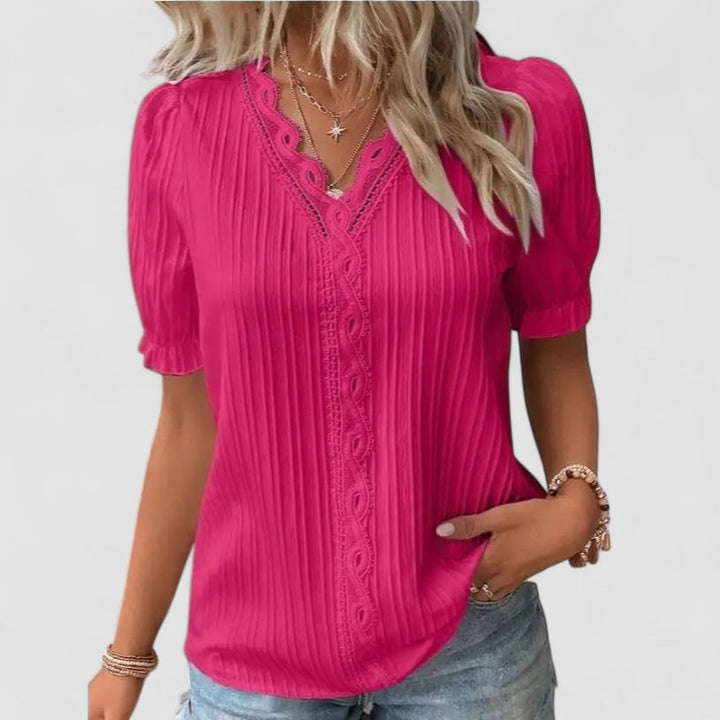 Femme Aarhus™ | Mira – Feminin top med spidsdetaljer
